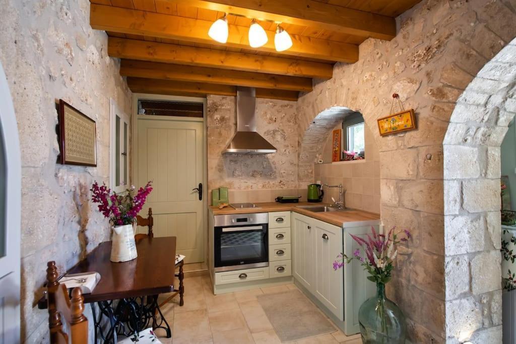 KariáLa Casa Di Bella A Tradional Stone House With Barbecue别墅 外观 照片
