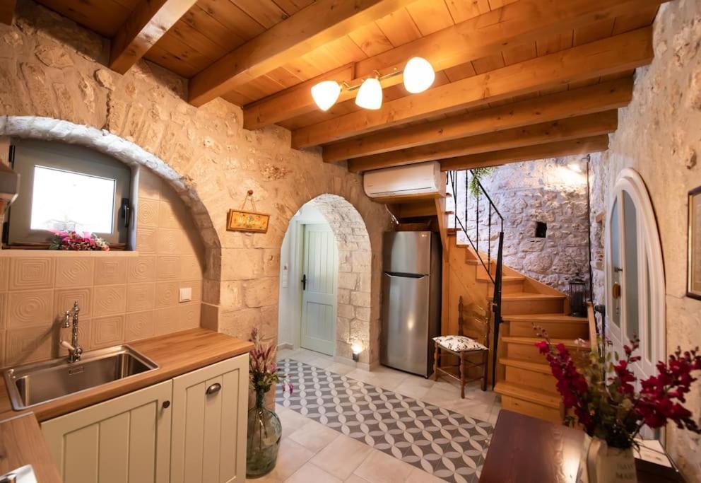 KariáLa Casa Di Bella A Tradional Stone House With Barbecue别墅 外观 照片